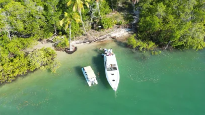 Vantagens de um Passeio Privativo de Lancha em Barra de São Miguel